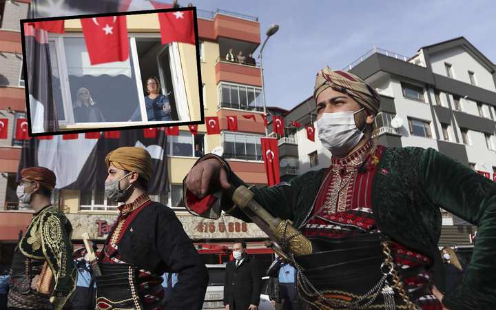 Atatürk'ün Ankara'ya gelişinin 101'inci yılı kutlandı! Vatandaşlar balkonlardan katıldı