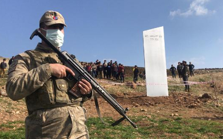 Şanlıurfa'da metal blok bulundu! Monolit olayı gibi Göktürk alfabesiyle bunu yazmışlar