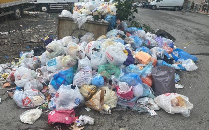 Maltepe'de belediye işçileri grevde sokaklar çöp yığını! Koronavirüs uyarısı geldi