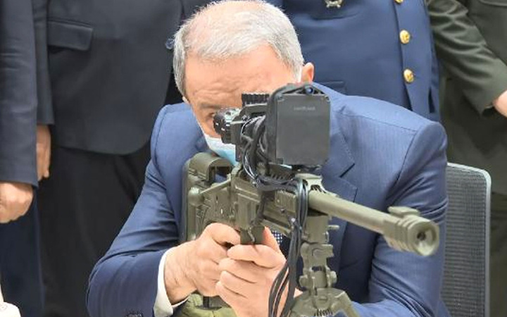 Bakan Hulusi Akar'dan HAVELSAN'a ziyaret! 450 metredeki hedefi 12'den vurdu!