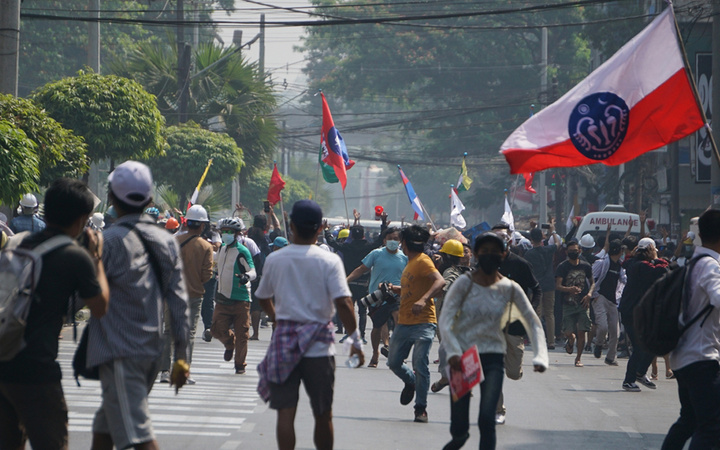 Myanmar'da darbe karşıtı protestolarda ölü sayısı artıyor! Sağlık çalışanı öldürüldü