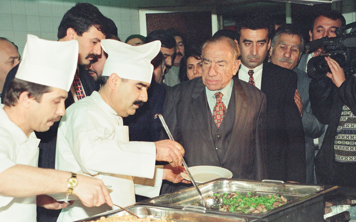 Alparslan Türkeş kimdir asıl ismi ne ailesi Kıbrıs'a neden göç etti ölümünün 24. yılında anılıyor