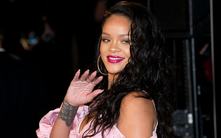 Rihanna Amerika'da Asyalı nefretine karşı düzenlenen protestoya bakın nasıl katıldı