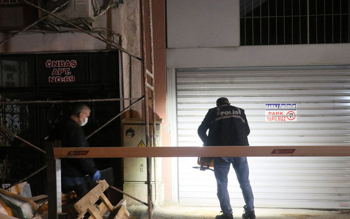 İzmir'de yaşandı! Eski sevgilisinin oğlundan kaçarken balkondan düştü