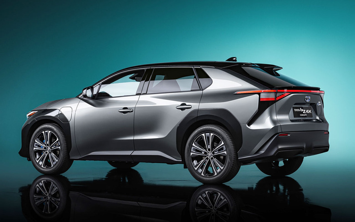 Toyota elektrikli C segmenti SUV modelini tanıttı göz kamaştırdı