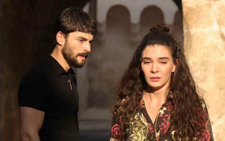 Akın Akınözü olayı anlattı Ebru Şahin sildi attı Hercai setinde kavga çıkardı dendi