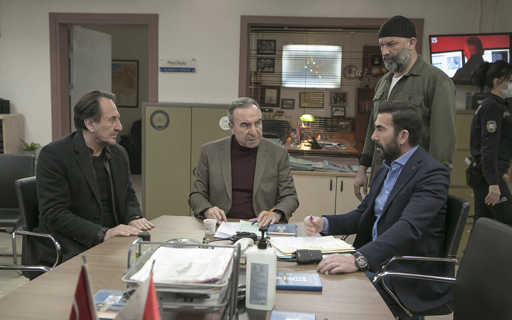 Kanal D'nin Arka Sokaklar dizisi yine final yaptırdı ATV kararı duyurdu!