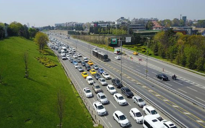 Bu nasıl tam kapanma! İlk günde toplu ulaşım ve trafikte yoğunluk; ek sefer konuldu