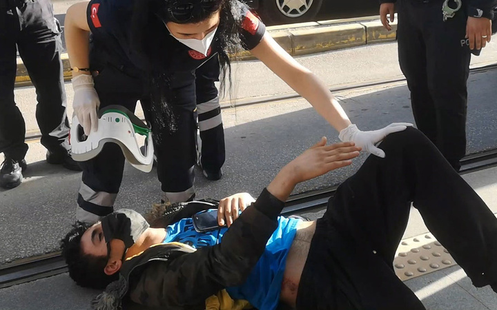 Bursa'da kamyon çarptı yerde 'telefonum gitti ağabey mahvolmuş' diye feryat etti