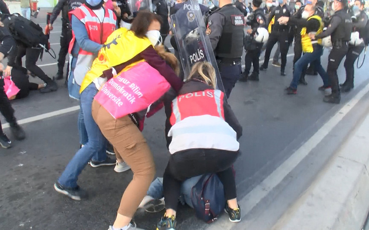 Taksim'e yürümek isteyen gruplar gözaltına alındı