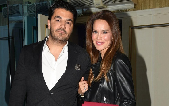 Ebru Şallı aşı tepkilerine yanıt verdi! 'Biz Amerika'da aşı olduk'