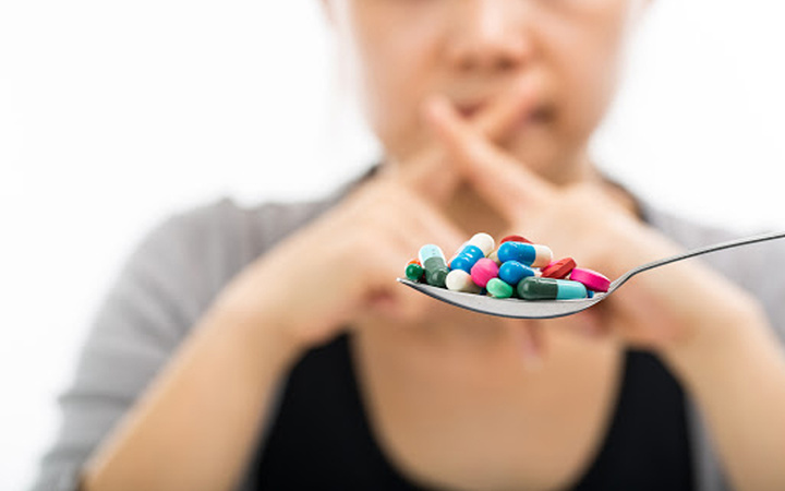 “Bilinçsiz antibiyotik kullanımı dişlere zarar veriyor”
