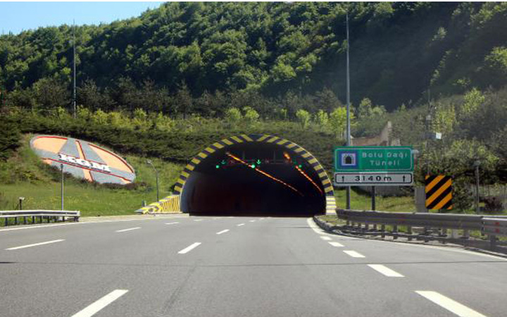 Şaşırtan görüntü! TEM yolunda bu bayram dönüş trafiği yok