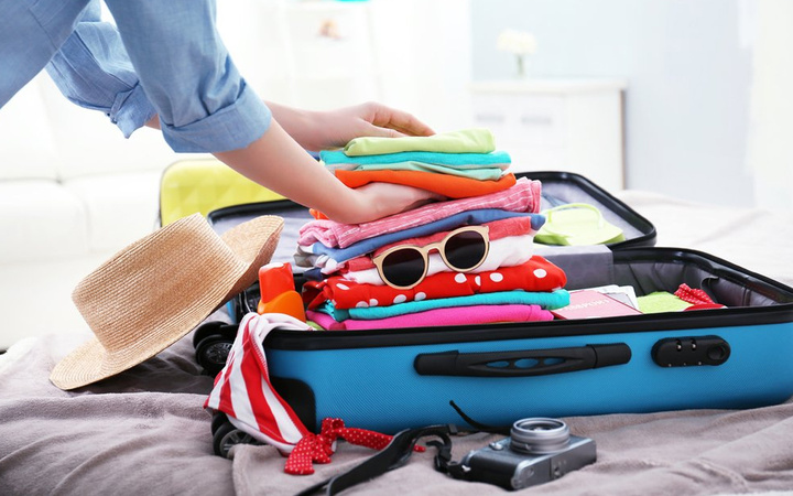 Tatil çantasında olması gerekenler! Bunları almadan seyahate çıkmayın