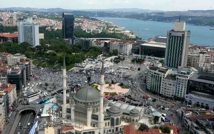 İstanbul Taksim Camii açıldı işte 4 bin kişilik Taksim cami içinden görüntüler