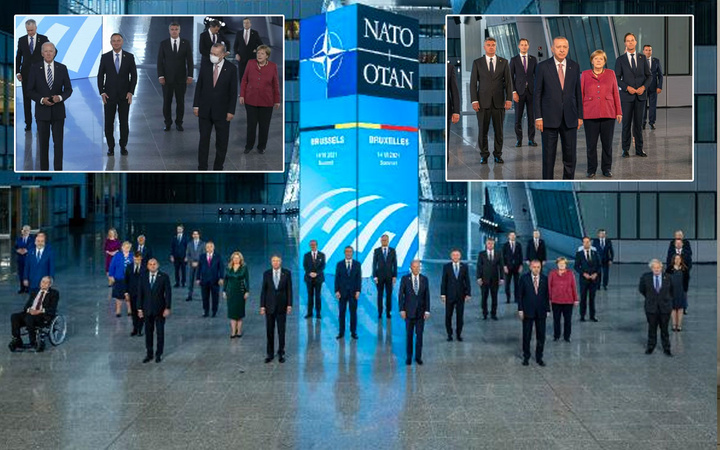 NATO Liderler Zirvesi'nde geleneksel aile fotoğrafı çekildi