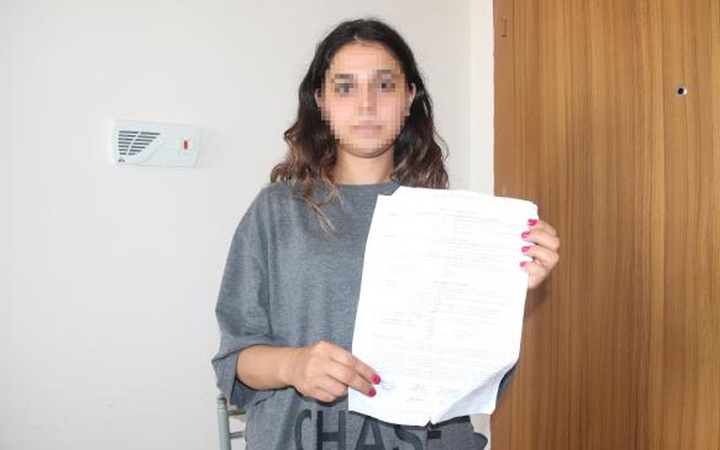 Boşanmadan başkasıyla ilişki! Özel fotoğraflarıyla tehdit ediliyor: Babası görünce...