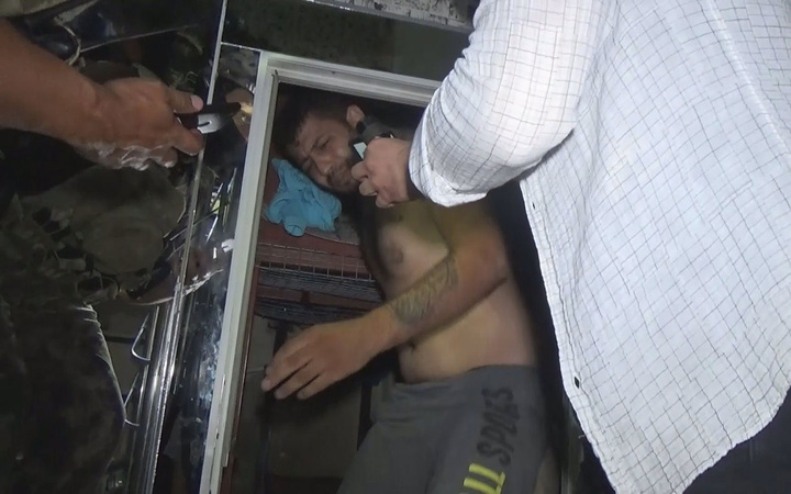 'Şirinler Çetesi' kafese kapatmıştı! Kafesten kurtarılan iki kişiden inanılmaz açıklama
