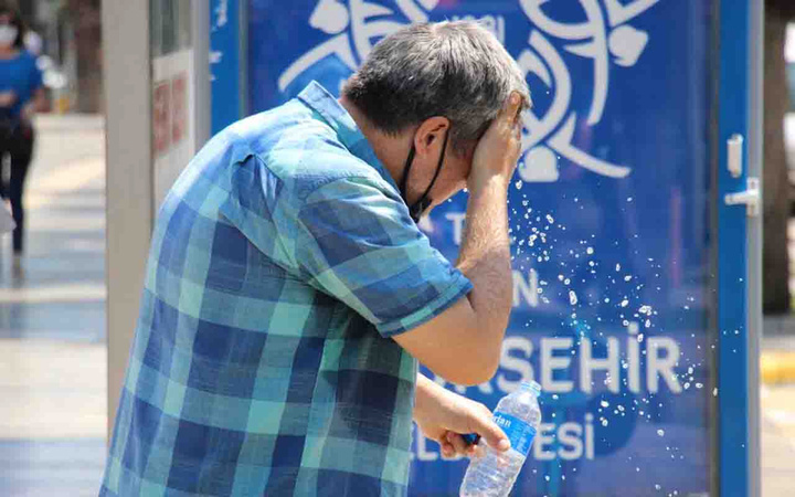 Meteoroloji'den flaş sıcak hava uyarısı! Çok fena geliyor hangi il kaç dereceyi görecek?