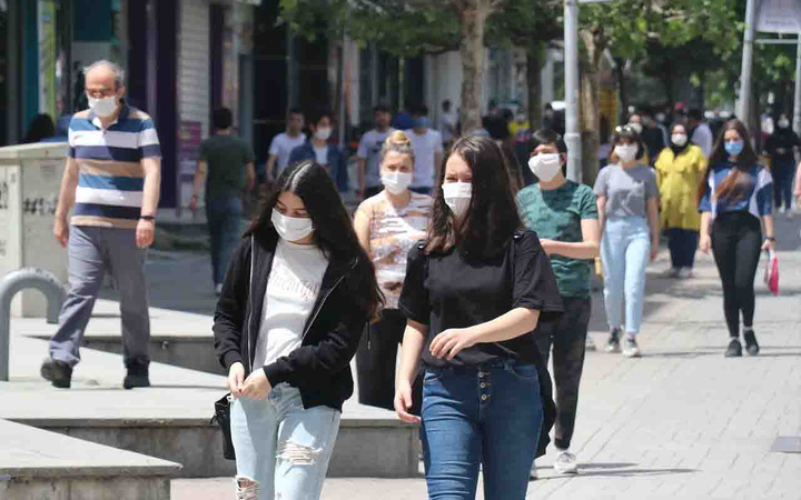 Covid-19'da iki yeni gelişme: CDC'den yeni varyant uyarısı! Pfizer'dan 'yeni aşı' açıklaması