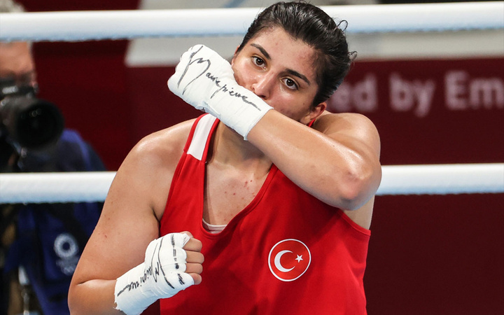 Busenaz Sürmeli tarih yazdı! Tokyo 2020'de olimpiyat madalyasını garantiledi