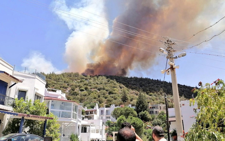 Bodrum'da yeni yangın! Evler ve oteller boşaltılıyor Milas yangını da Bodrum'a sıçradı