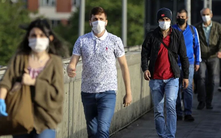 Covid-19'da korkunç senaryo! 'Süper varyant' uyarısı geldi salgın ne zaman bitecek?