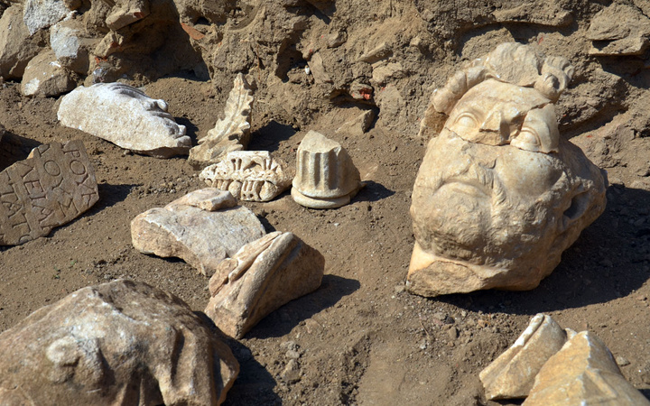 Aydın'daki kazılarda Roma İmparatoru Hadrianus heykelinin parçaları bulundu