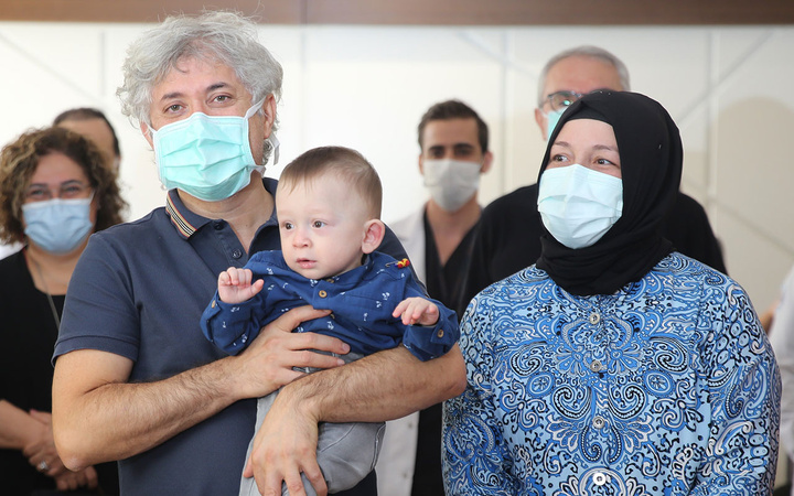Ölüden rahim nakliyle doğdu! 'Ömer Özkan' bebek doktorunun kucağında
