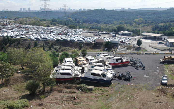 İstanbul'da çürümeye terk edildi parçalanmış haldeler! Mezarlığa döndü