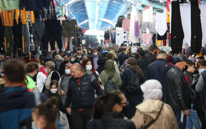 'Her şey çok ucuz' deyip akın ettiler! Bagajlarda yer kalmadı: İstanbul esnafı satış için Edine'de