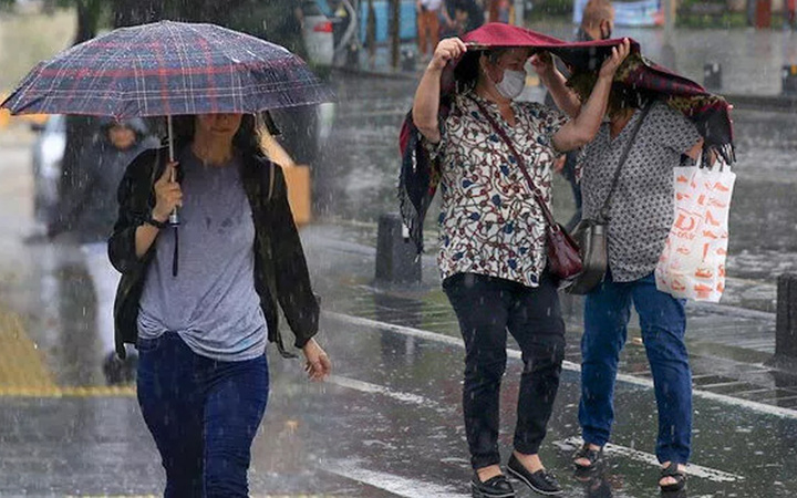 Meteoroloji alarm verdi 58 ile kuvvetli yağış fırtına geliyor: İstanbul Ankara İzmir Antalya Bursa