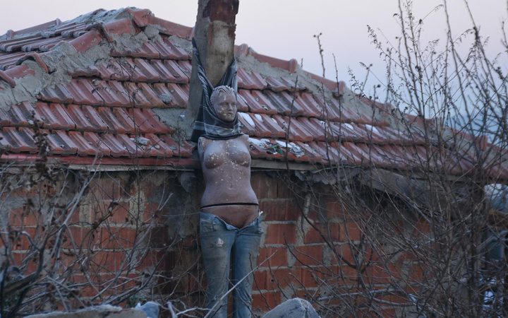 Edirne'de 4 mahalleye operasyon! 12 kişi gözaltına alındı: Bacaya astıkları cansız kadın mankeni...