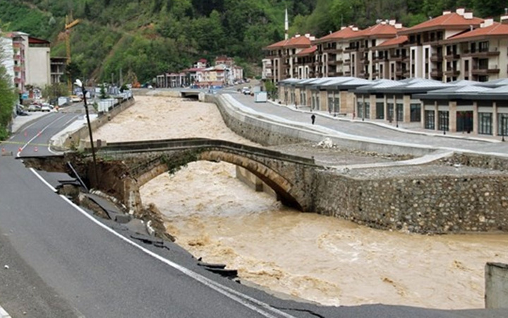 Akıllanmıyoruz! Giresun'da yeni sel felaketi! Selin yıktığı Dereli'nin yolu 3 ayda çöktü