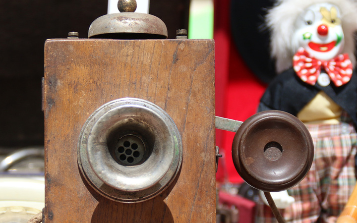 Telefonun atası 120 yıllık telefonu görmeye nostalji tutkunları koşuyor