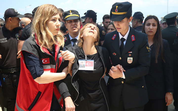 Türkiye şehitlerine ağlıyor! Annesi tabutuna sarılıp söyledi sözleri kahretti