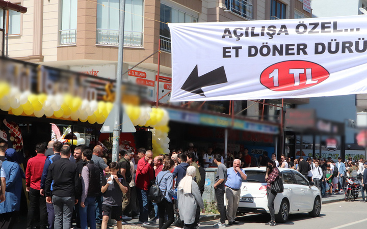 Açılış için döneri 1 Lira yaptılar izdiham oluştu