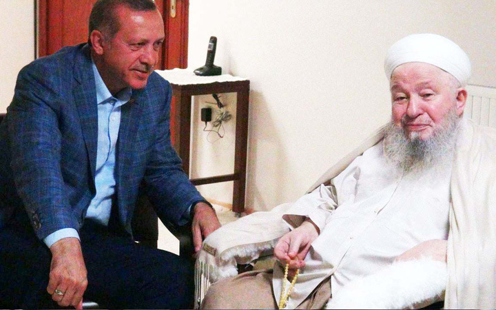 Mahmut Ustaosmanoğlu'nun evine akın ettiler! Erdoğan ve Cübbeli taziye için bakın ne yazdı