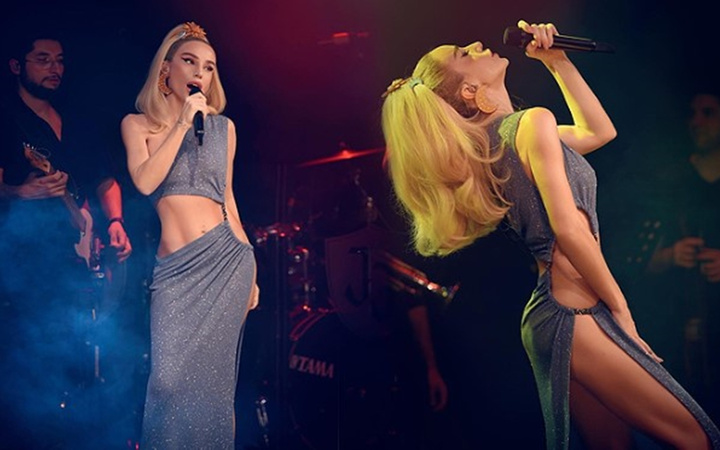 Gülşen'den konserde olay çıkaran hareket: LGBT bayrağı açarak'' Herkesin cinsel kimliği...''