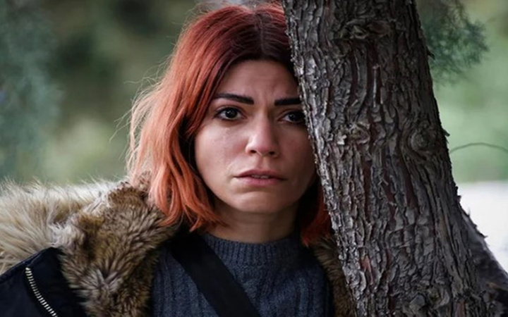 Arkadaşız demişti! Ceren Moray fena halde yakalandı, Alaçatı'da köşe kapmaca oynadı! Doğu Orcan ile...