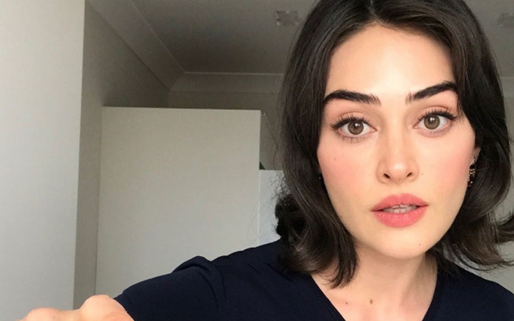 Yılın bomba aşk iddiası! Esra Bilgiç ve Reynmen gece boyu birlikte sarmaş dolaş eğlediler