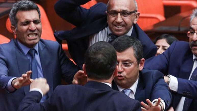 Sinirler gerildi Meclis'te yumruklar konuştu