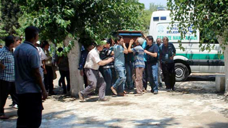 Şehit zannedildi darbeci çıkınca cemaat camiyi terk etti!