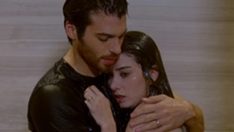 Dolunay 16.bölüm fragmanı Nazlı Ferit duş sahnesi olay oldu