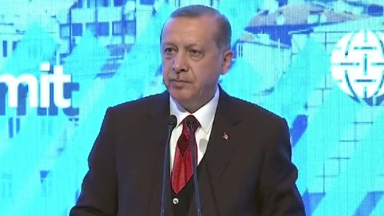 Erdoğan kürsüde ABD'yi eleştirdi karşısındaki büyükelçi ise...