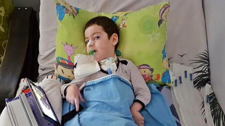 SMA hastası Ömer tedavi için yardım bekliyor