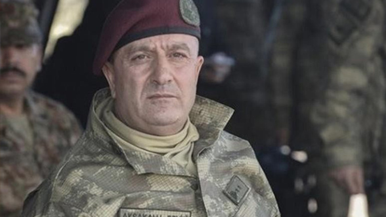 Bordo bereli Zekai Aksakallı'nın başını yakan fotoğraf