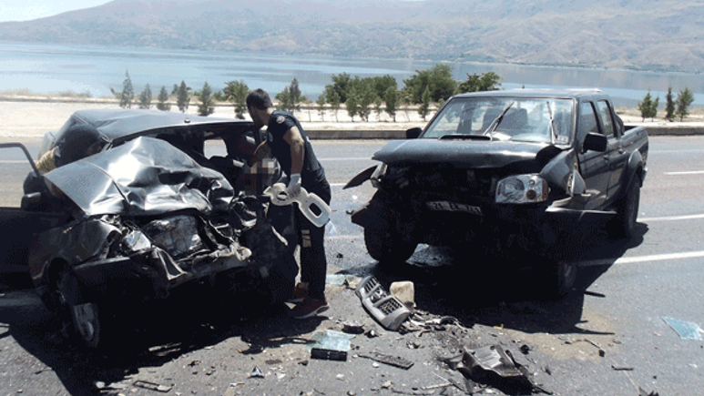 Elazığ'da feci kaza ölenler ve yaralılar var