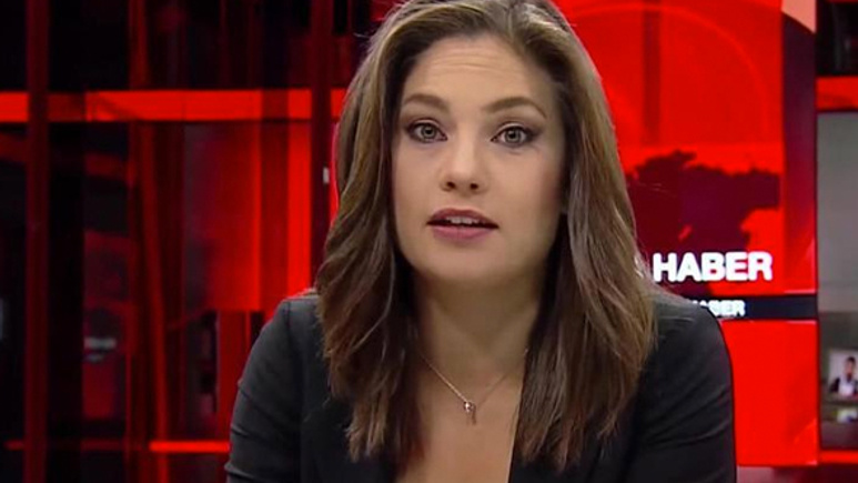 Nevşin Mengü'den şok taciz itirafı! Cumaya gelen kalabalık...