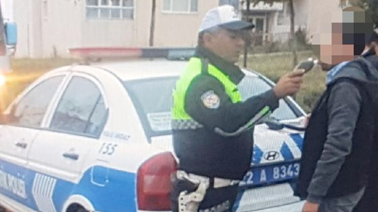 Servis sürücüsü alkollü çıktı öğrencileri okula polis bıraktı